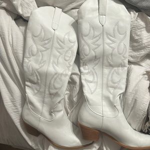 White cowboy boots🤍